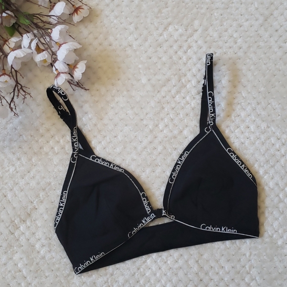 Calvin Klein Other - CALVIN KLEIN FRONT FASTEN MULTIWAY TRIANGLE BRA